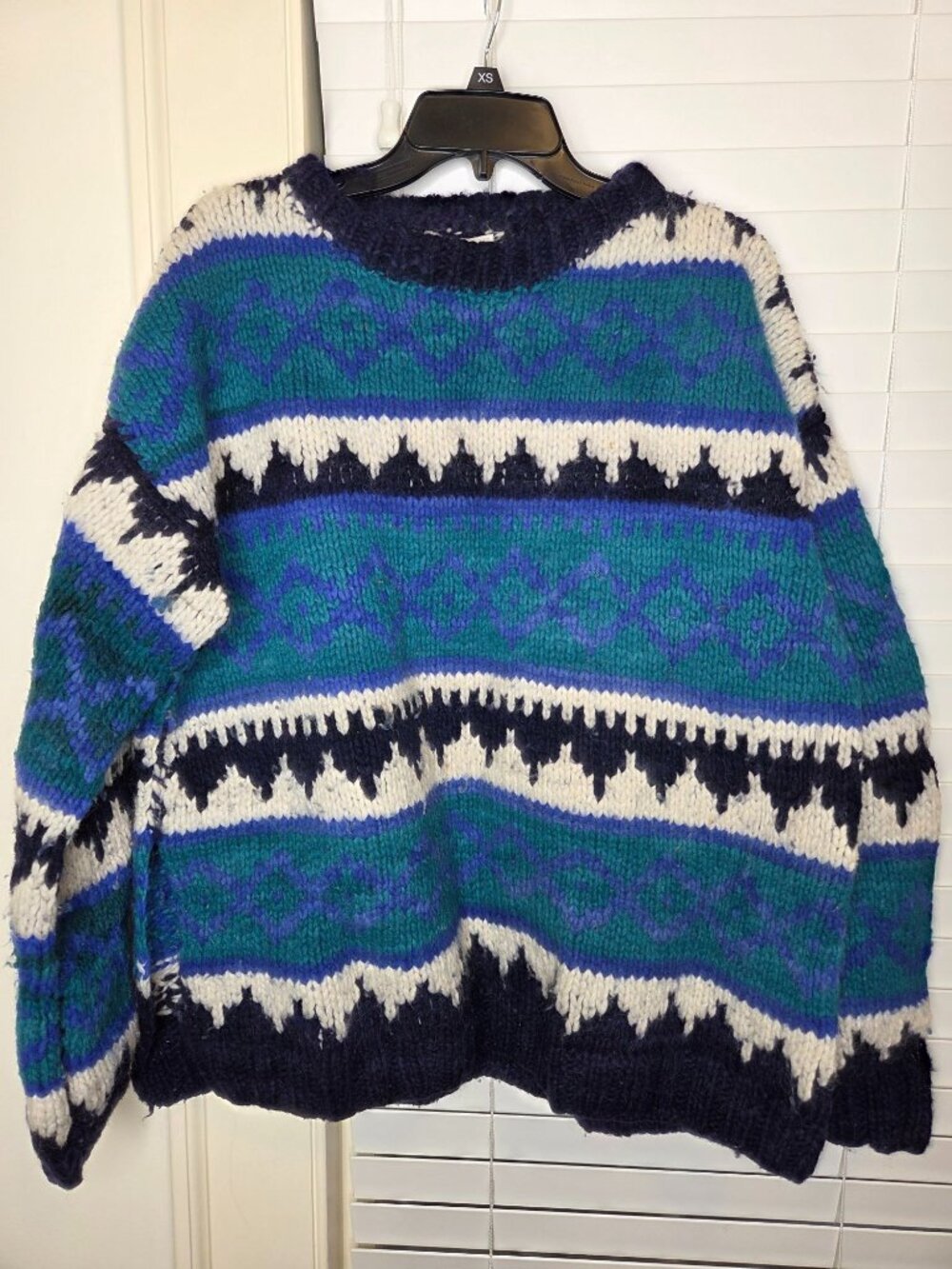 Mens Hand knit Wool Sweater Blue White Geometric Chunky Equador L Blike core